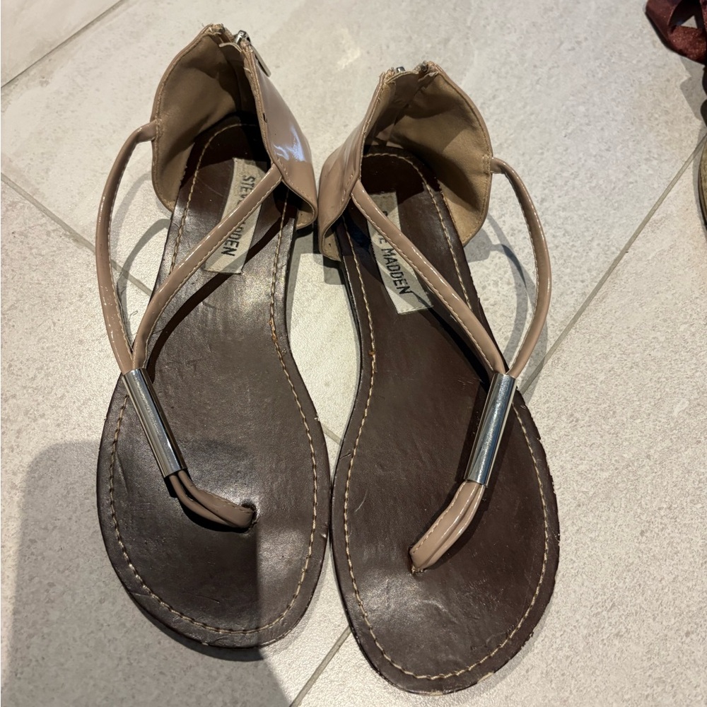 Steve Madden Taupe T-Strap Flat Sandals with Silver Accent